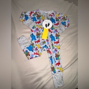 Adorable NWT baby’s Sesame Street little feet bamboo zippy!